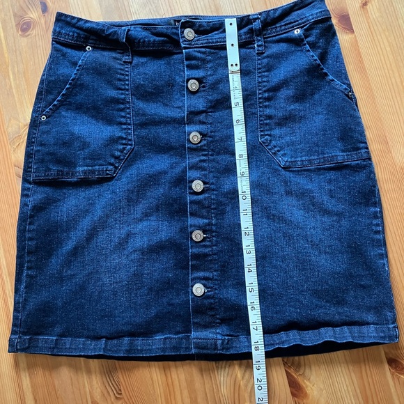 Women’s denim button up skirt - Picture 8 of 9